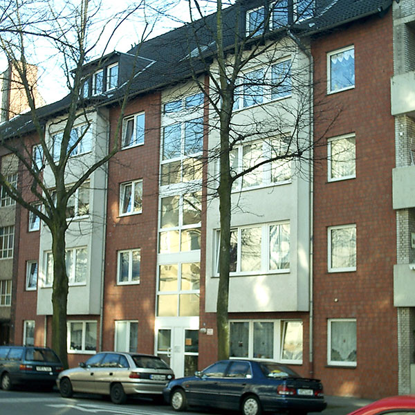 Straßenansicht Mehrfamilienhaus